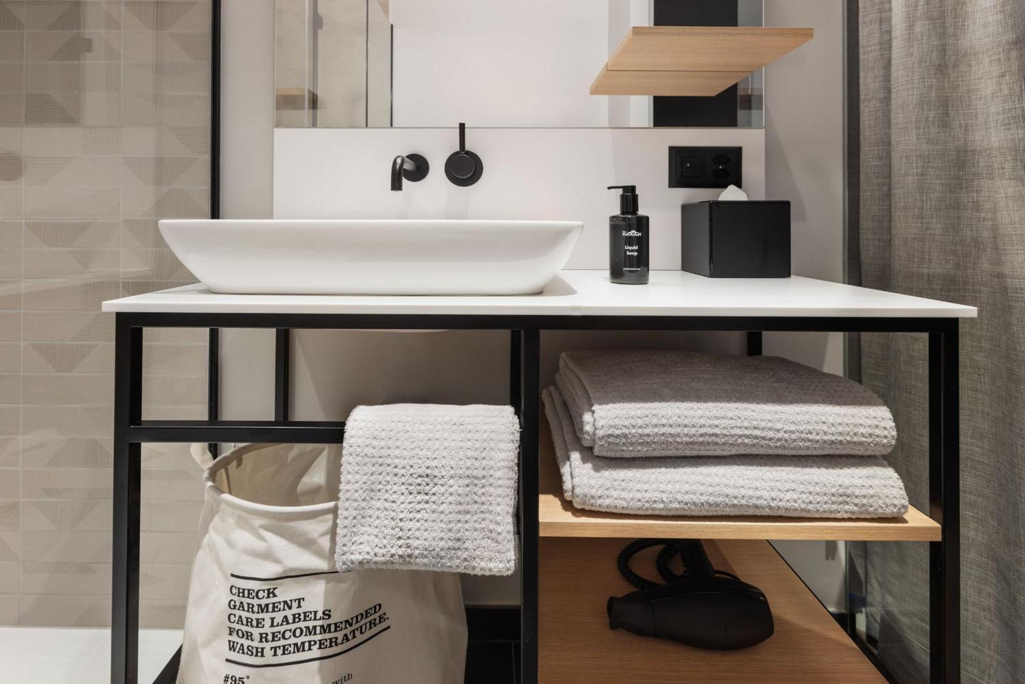 Stay Kooook Geneva City - Online Check In New Opening Exterior photo